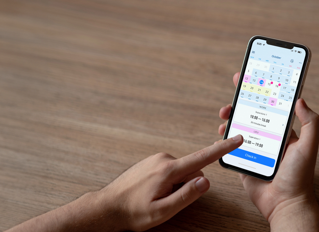 Medarbejder registrerer arbejdstid via mobilapp med kalenderoversigt – nem og effektiv tidsregistrering til løn og overblik.
