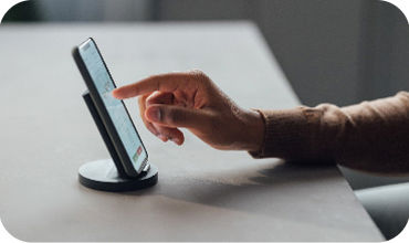 Tidsregistrering på digitalt stempelur via tablet – hurtig og brugervenlig løsning til registrering ved arbejdsdagens start og slut.